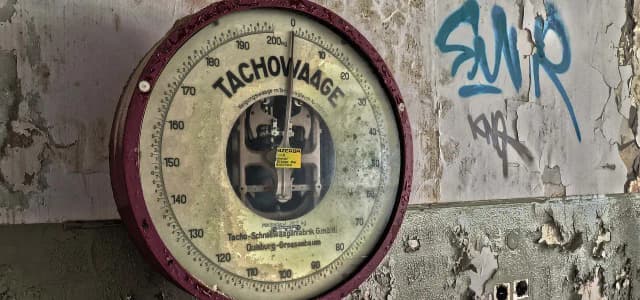 1 m3 żwiru ile to ton? Sprawdź, jak przeliczyć i uniknij błędów w budowie! 1 m3 żwiru ile to ton? Sprawdź, jak przeliczyć i uniknij błędów w budowie!