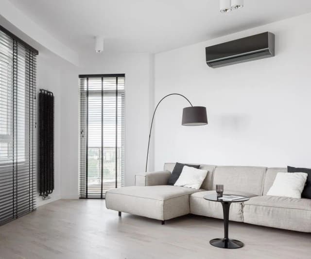 Gdzie postawić klimatyzator w salonie? Unikaj tych błędów przy montażu! Gdzie postawić klimatyzator w salonie? Unikaj tych błędów przy montażu!