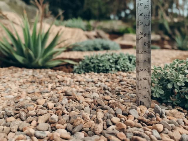 Ile waży taczka żwiru? Sprawdź, jak uniknąć błędów w transporcie i planowaniu prac Ile waży taczka żwiru? Sprawdź, jak uniknąć błędów w transporcie i planowaniu prac