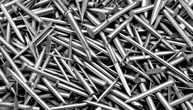 Jakie gwoździe do deskowania wybrać, aby uniknąć problemów? Jakie gwoździe do deskowania wybrać, aby uniknąć problemów?