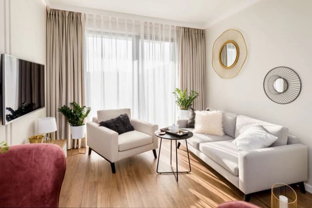 Idealna wysokość lustra w salonie. Uniknij najczęstszych błędów! Idealna wysokość lustra w salonie. Uniknij najczęstszych błędów!