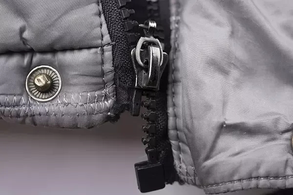 Jak naprawić zatrzask w kurtce: 5 prostych kroków do samodzielnej naprawy