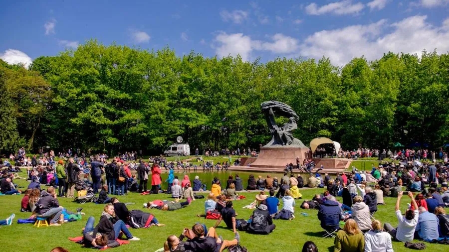 Ile trwa koncert chopinowski w Łazienkach: harmonogram występów 2025
