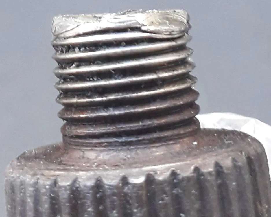 Jak naprawić gwint na śrubie: 5 skutecznych metod naprawy