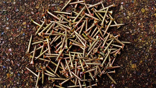 Gwoździe czy wkręty do kontrłat? Odkryj najlepszy wybór dla trwałości Gwoździe czy wkręty do kontrłat? Odkryj najlepszy wybór dla trwałości