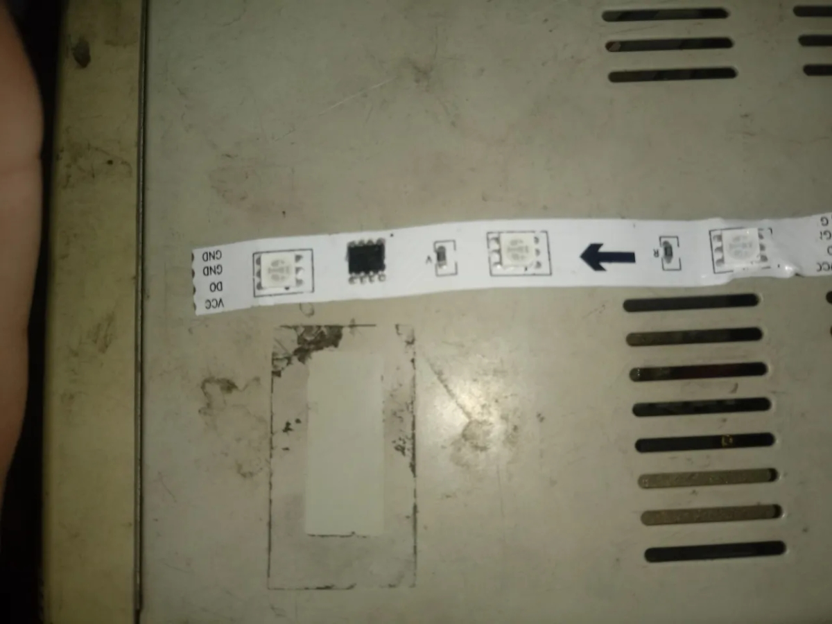 Jak podłączyć taśmę LED RGB bez sterownika: prosty poradnik
